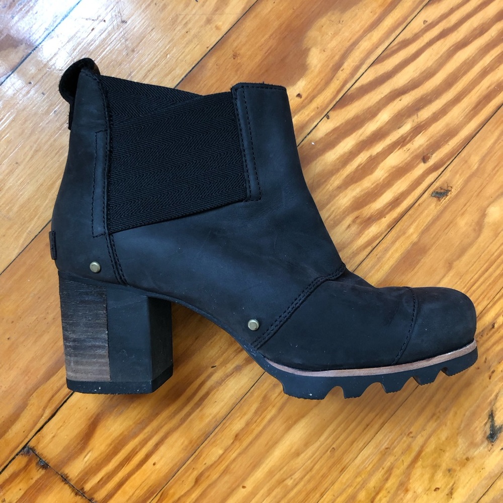Black Sorel boots